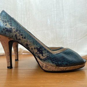 SAM & LIBBY TURQUOISE SNAKESKIN PEEP TOE PUMP W/ CORK HEEL AND  SOLE PLATFORM